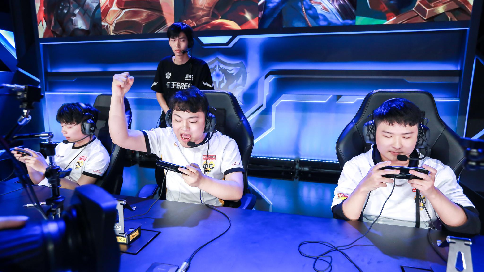 教练HOMME告别 JD Gaming ;：决定以不同的选择重新开始教练生涯