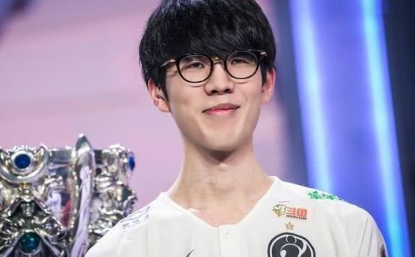 HJELM1 已经离开 GamerLegion Academy ，并在寻找新的项目